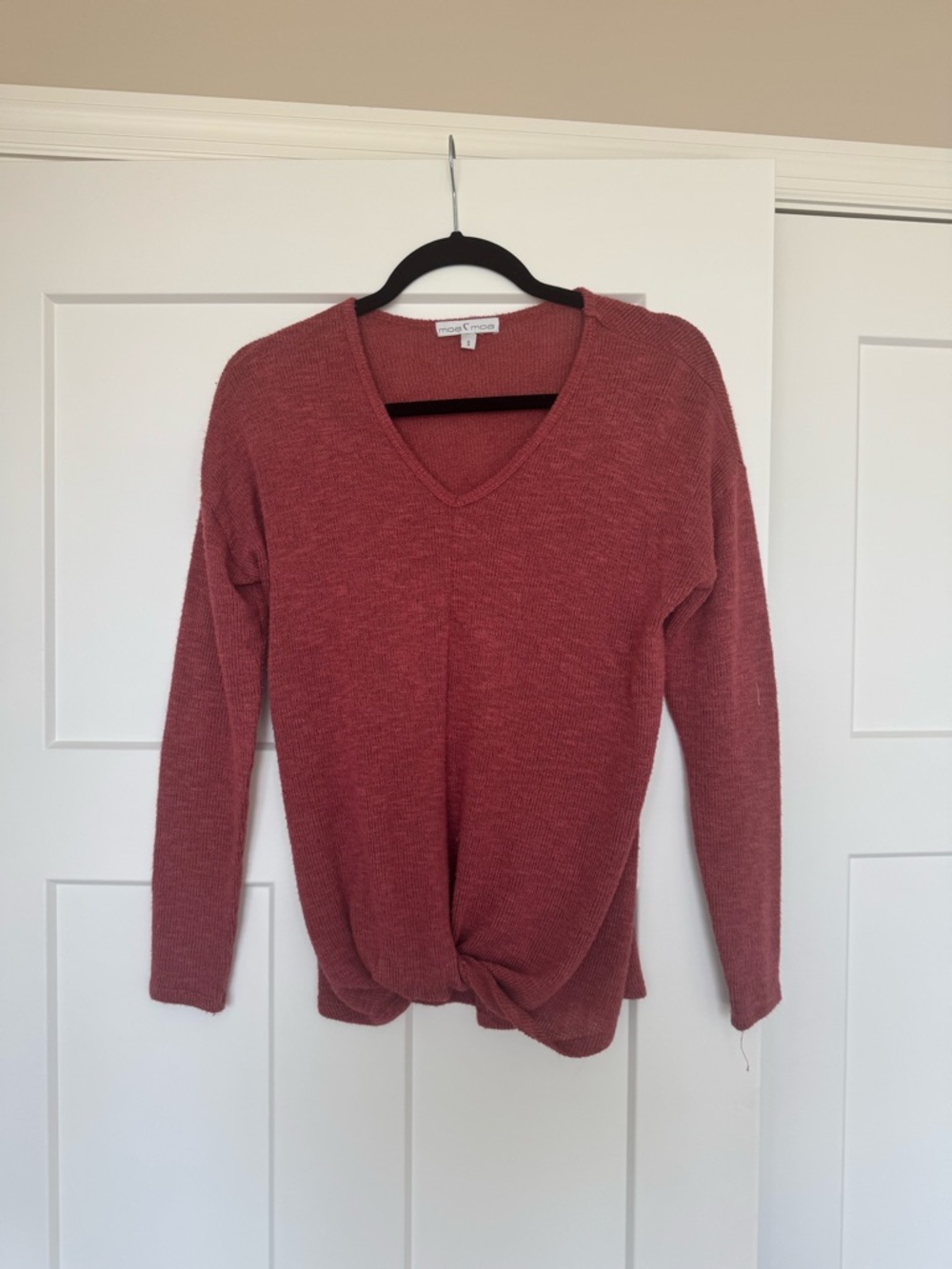 Monteau Twist-Hem V-Neck Sweater in Rose